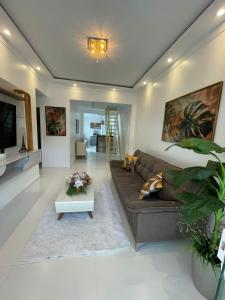 Casa 03 quartos, 02 suítes