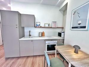 Ref 119 - Slow Riviera T2 - Rue de France