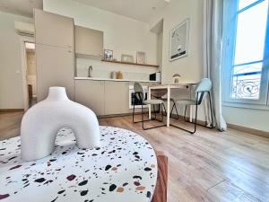 Ref 119 - Slow Riviera T2 - Rue de France