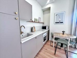 Ref 119 - Slow Riviera T2 - Rue de France