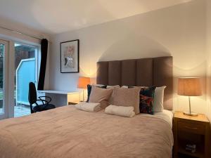 Lauras modern 1 bed apartment in Wimbledon