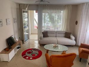 Apartment by the sea Golem Beach