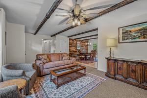 Otter Manor - Wifi - Fire Pit - Gameroom- Grill - Private Trail