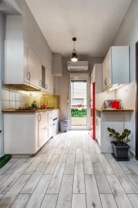 Athenian Petralona Suite near Athens City centre