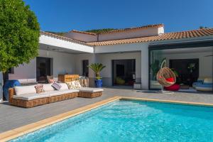 Beautiful Modern villa lei Suza with great pool exotic garden
