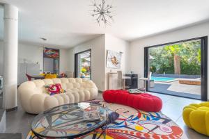 Villas Beautiful Modern villa lei Suza with great pool exotic garden : photos des chambres