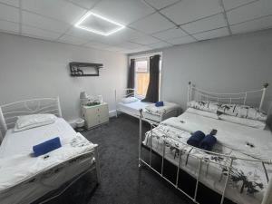 Standard Quadruple Room room in 100 Pipers Hotel