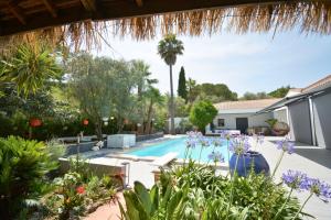 Villas Beautiful Modern villa lei Suza with great pool exotic garden : Villa avec Piscine Privée