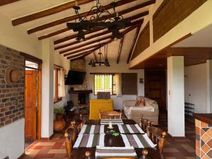 Cabaña rustica en Paipa con chimenea