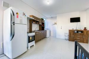 Praia de Palmas - Apto 200m do Mar, 3 Dorms - 0167