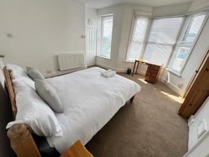 Spacious Private Room - 9 Minutes from Central Bristol