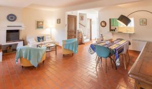 Joli mazet, jardin, piscine, tennis, plein centre