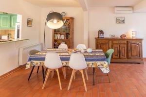 Villas Joli mazet, jardin, piscine, tennis, plein centre : photos des chambres
