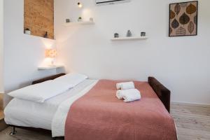 Brunos Poolside Apartments