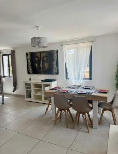 Appartements Appartement 3 Chambres, terrasse privee, piscine, parking : photos des chambres