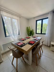 Appartements Appartement 3 Chambres, terrasse privee, piscine, parking : photos des chambres
