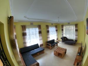 Sofa So Good Backpackers Nest