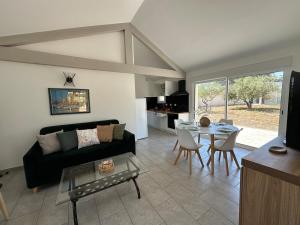 Maisons de vacances Maison pour 4 avec clim et parking : photos des chambres