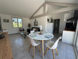 Maisons de vacances Maison pour 4 avec clim et parking : photos des chambres