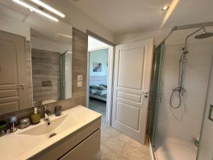 Maisons de vacances Maison pour 4 avec clim et parking : photos des chambres