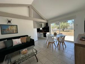 Maisons de vacances Maison pour 4 avec clim et parking : photos des chambres