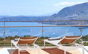 New Luxury Olives & Thyme Retreat, Seaview with 2 Heated Pools