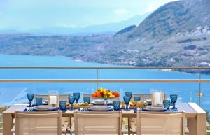 New Luxury Olives & Thyme Retreat, Seaview with 2 Heated Pools