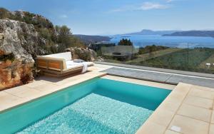 New Luxury Olives & Thyme Retreat, Seaview with 2 Heated Pools