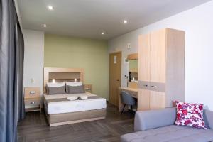 Suite with Garden View - Free Car Parking Spot room in Amalia Center