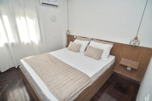 Black and white suites 6