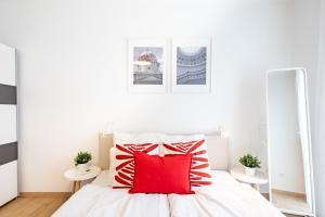 Balcony - Central - Spacious - Sunny