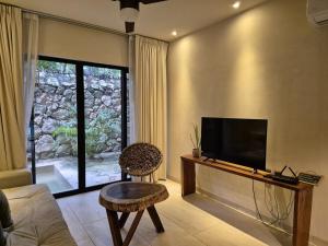 A beautiful family apartment with a private pool A7