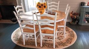 Connies Retreat - 3 Bedrooms, 2 Baths, Sleeps 11 farmhouse