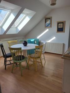 Dachwohnung in Feldrandlage