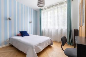 4-room apartment Place de la Mairie - City Center