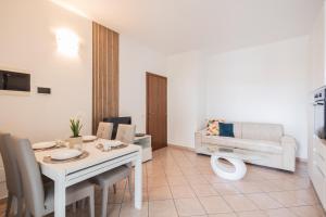 Vicino al Mare - Comodo per 5 - WiFi e Parcheggio Privato