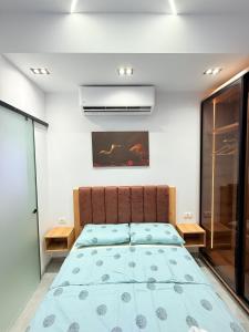 446 Private Suite, Center