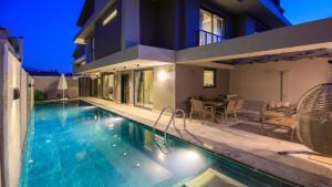 Villa Balmain&Sauna,Jakuzi ,Türk Hamamı, Pool ,BBQ, Isıtmalı Havuz ,Yerden Isıtma