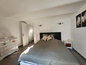 Villas Superbe maison avec piscine en centre ville : photos des chambres