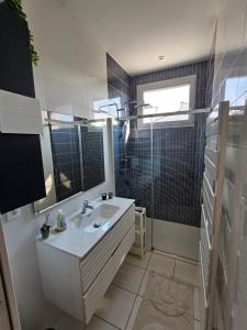 Villas Superbe maison avec piscine en centre ville : photos des chambres