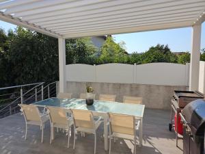 Villas Superbe maison avec piscine en centre ville : photos des chambres