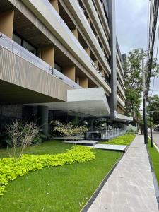 Luxurious studio with pool and gym 312