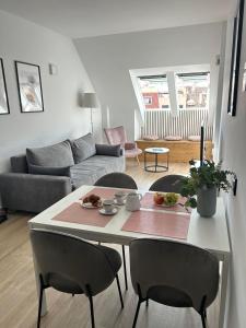 A top-floor modern apartment Located 100 meters from the beach