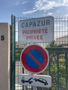 Appartements CAP AZUR- Jardin, piscine et acces plage : photos des chambres