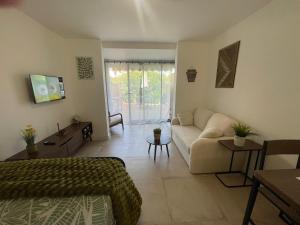 Appartements CAP AZUR- Jardin, piscine et acces plage : photos des chambres