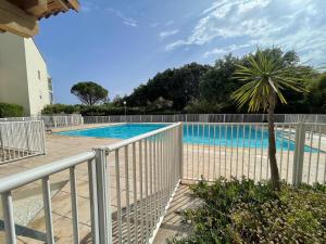 Appartements CAP AZUR- Jardin, piscine et acces plage : photos des chambres