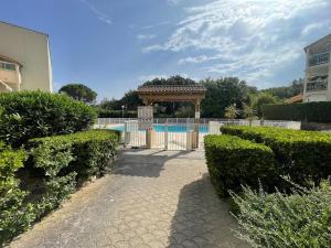 Appartements CAP AZUR- Jardin, piscine et acces plage : photos des chambres