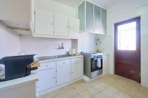 Ocean Balcony, 10m Walk to Beach, by TimeCooler