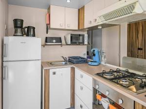 Campings Cerisya, terrasse semi couverte : photos des chambres
