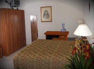 Single Room with French Bed room in Hotel Ristorante La Bettola